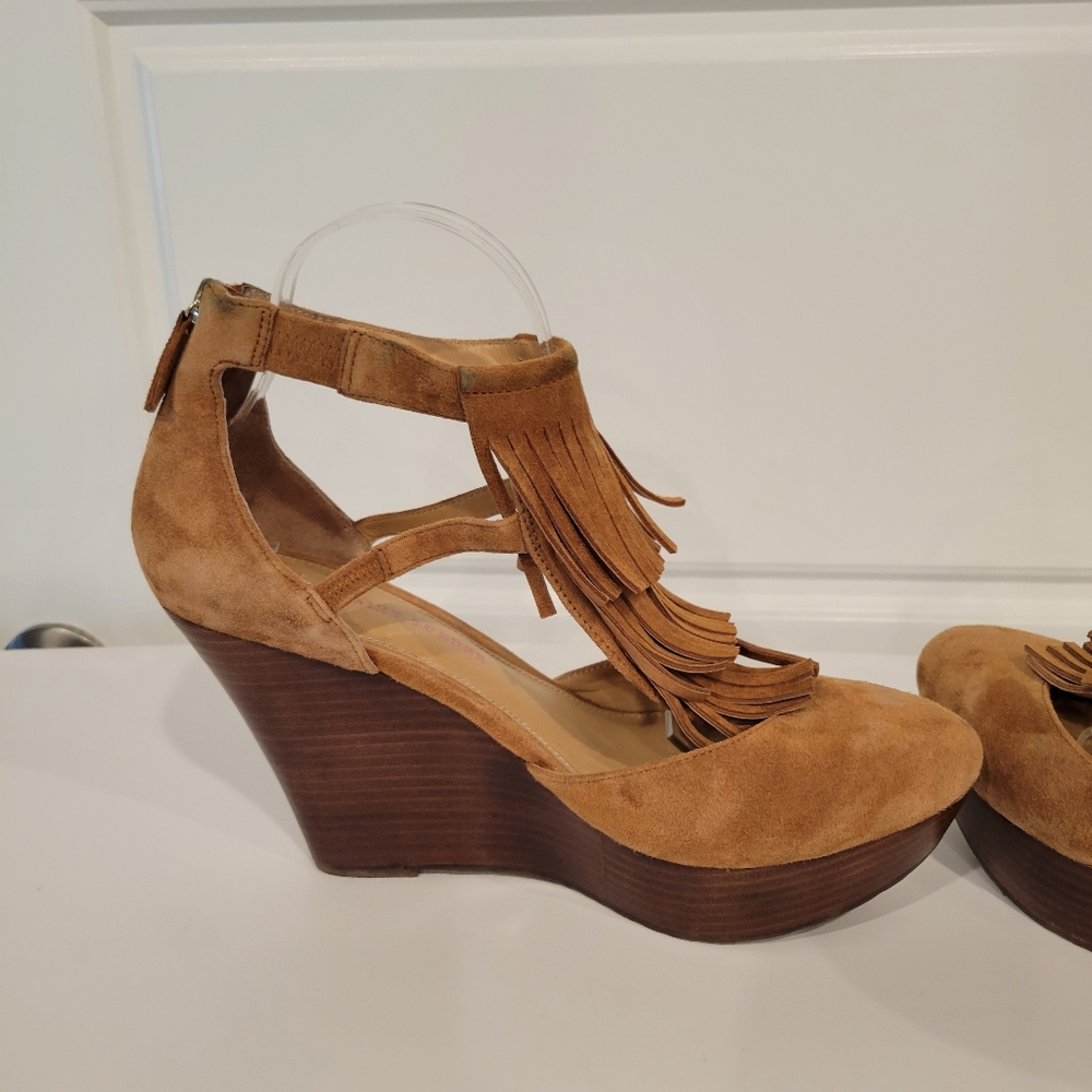 ELAINE TURNER TAN FRINGE SUEDE ZIPPER BACK WEDGES SIZE 9.5 - Picture 5 of 12